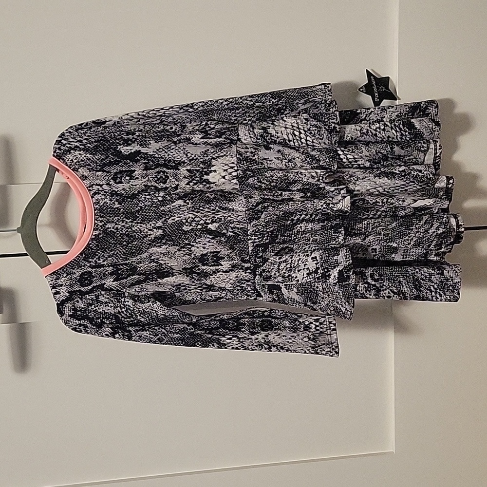 New girls size 5 long sleeve snake print dress